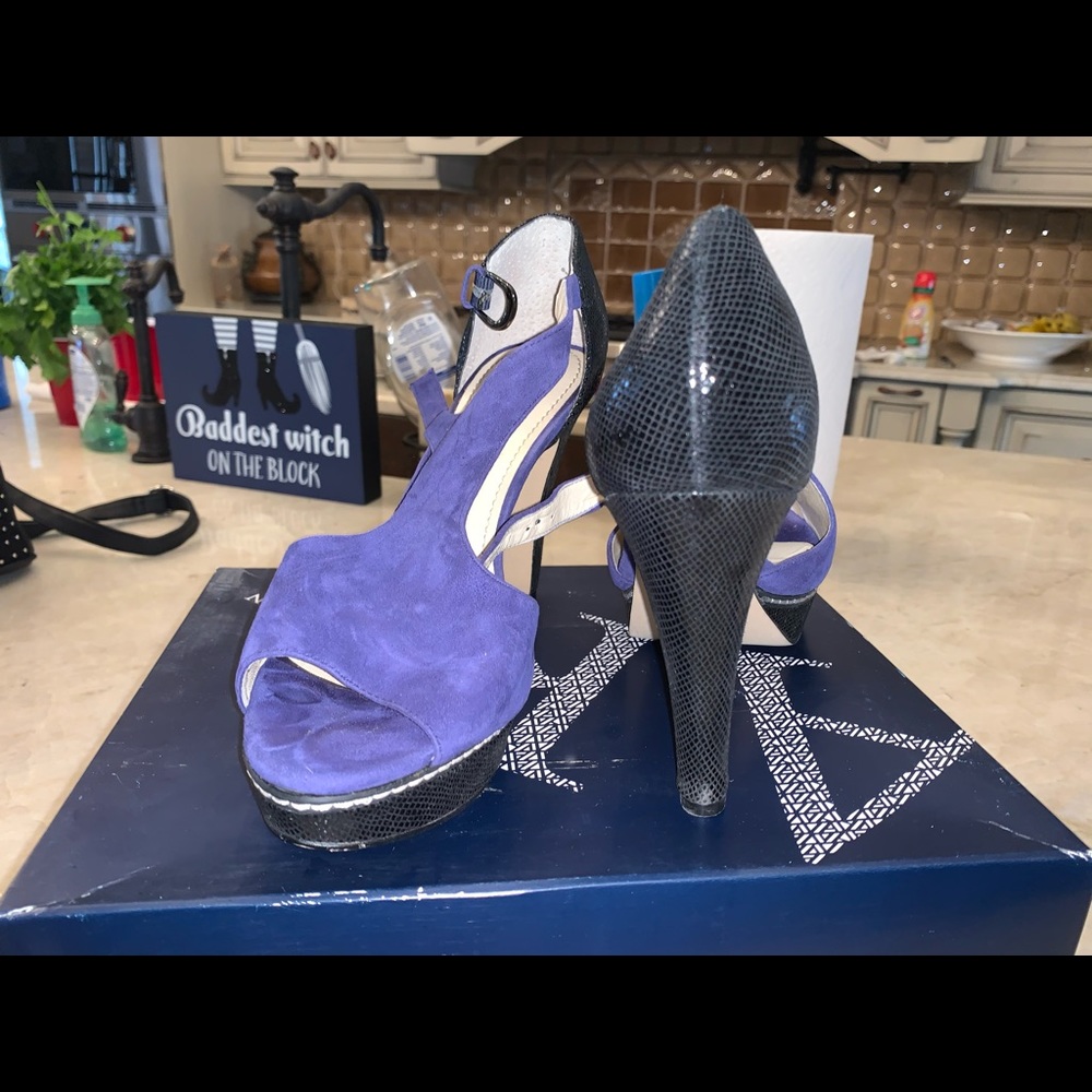 Anne Klein black and blue opened toed heels